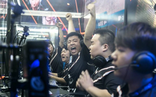 占据优势 占据优势