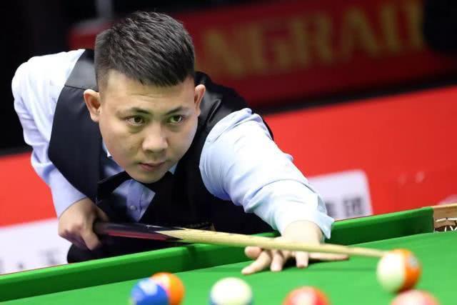 边后卫内收 边后卫内收