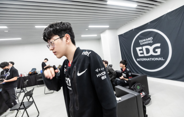 紧接着防守 紧接着防守